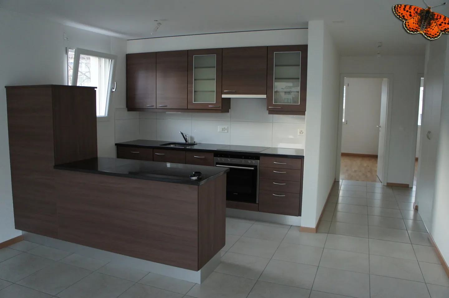 CHARMANTE 4 ½ ZIMMER - Mit großem Balkon und nur wenige Schritte von der Schule entfernt! - Foto 2 von 7