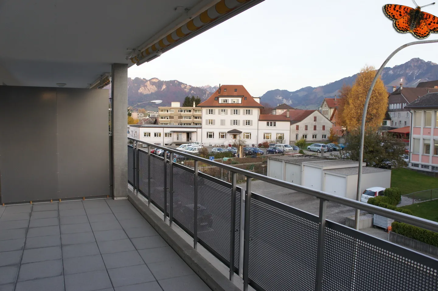 CHARMANTE 4 ½ ZIMMER - Mit großem Balkon und nur wenige Schritte von der Schule entfernt! - Foto 3 von 7