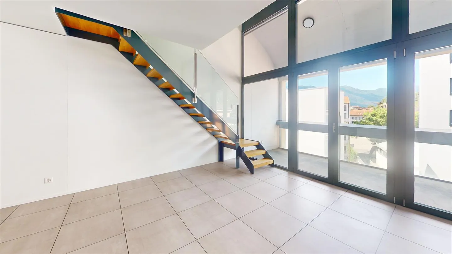 Duplex moderne avec 3,5 pièces et vue sur le château avec super promotion - Photo 3 sur 11