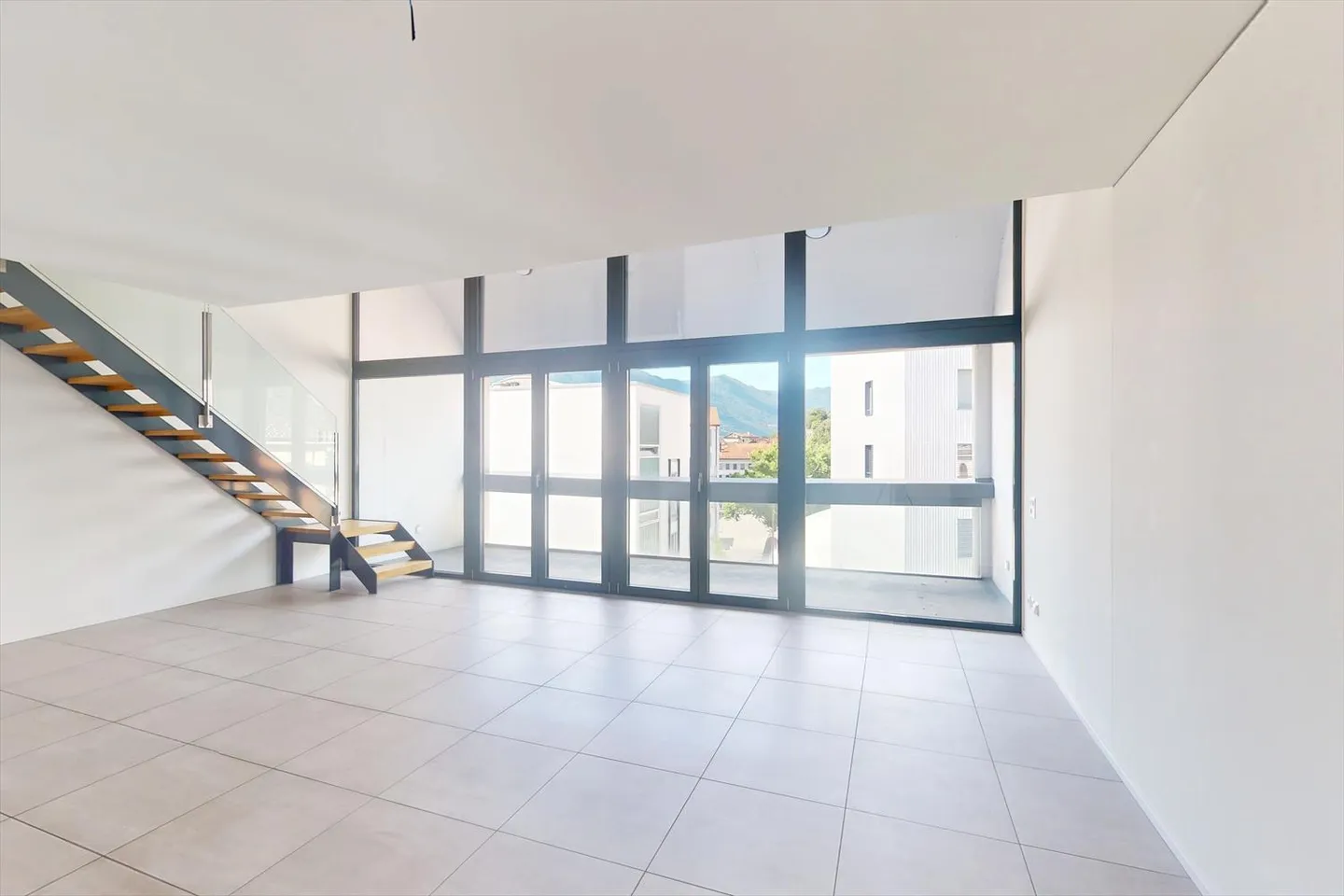 Duplex moderne avec 3,5 pièces et vue sur le château avec super promotion - Photo 4 sur 11