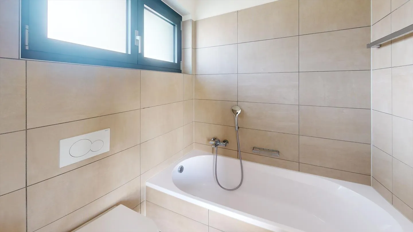 Duplex moderne avec 3,5 pièces et vue sur le château avec super promotion - Photo 11 sur 11