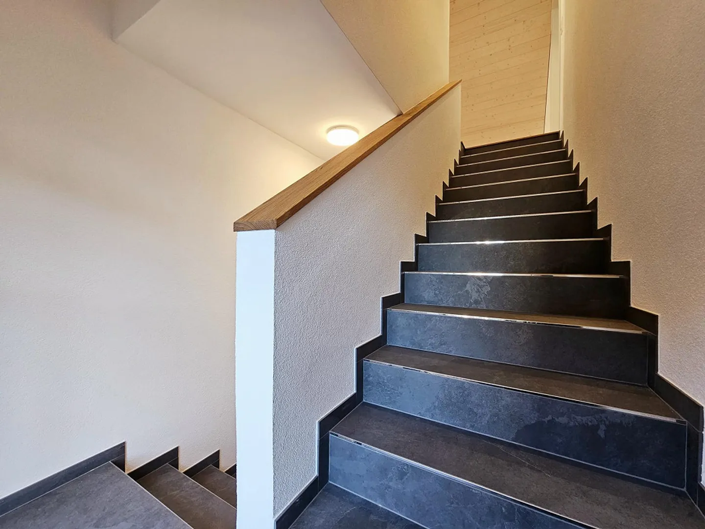 Appartement moderne de 3.5 pièces - avec grande terrasse! - Photo 8 sur 12