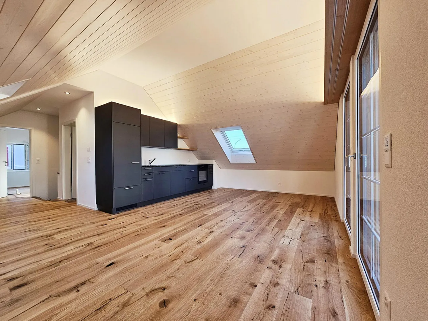 Appartement moderne de 3.5 pièces - avec grande terrasse! - Photo 2 sur 12