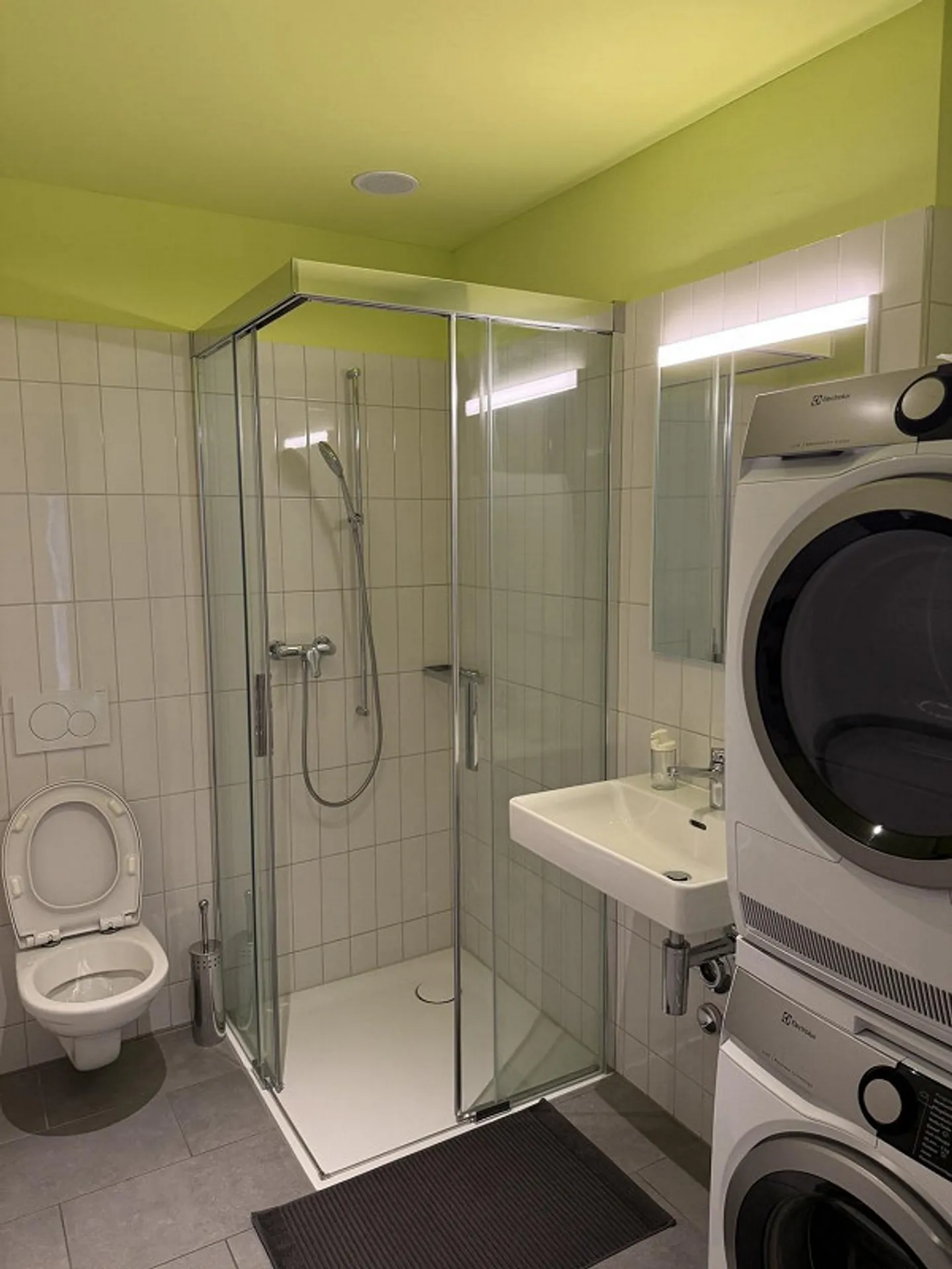 Grande chambre moderne en colocation dans le quartier d'Aescherbach à Aarau, en emplacement central pour étudiants et jeunes professionnels - Photo 3 sur 13