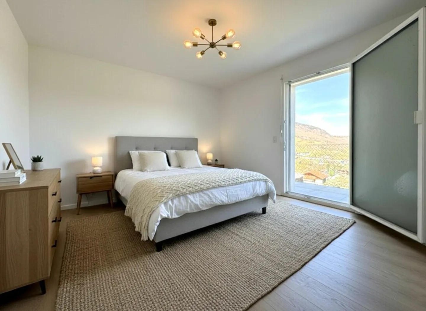 Individual villa with 4.5 rooms and beautiful view of the plain. - Photo 3 of 12