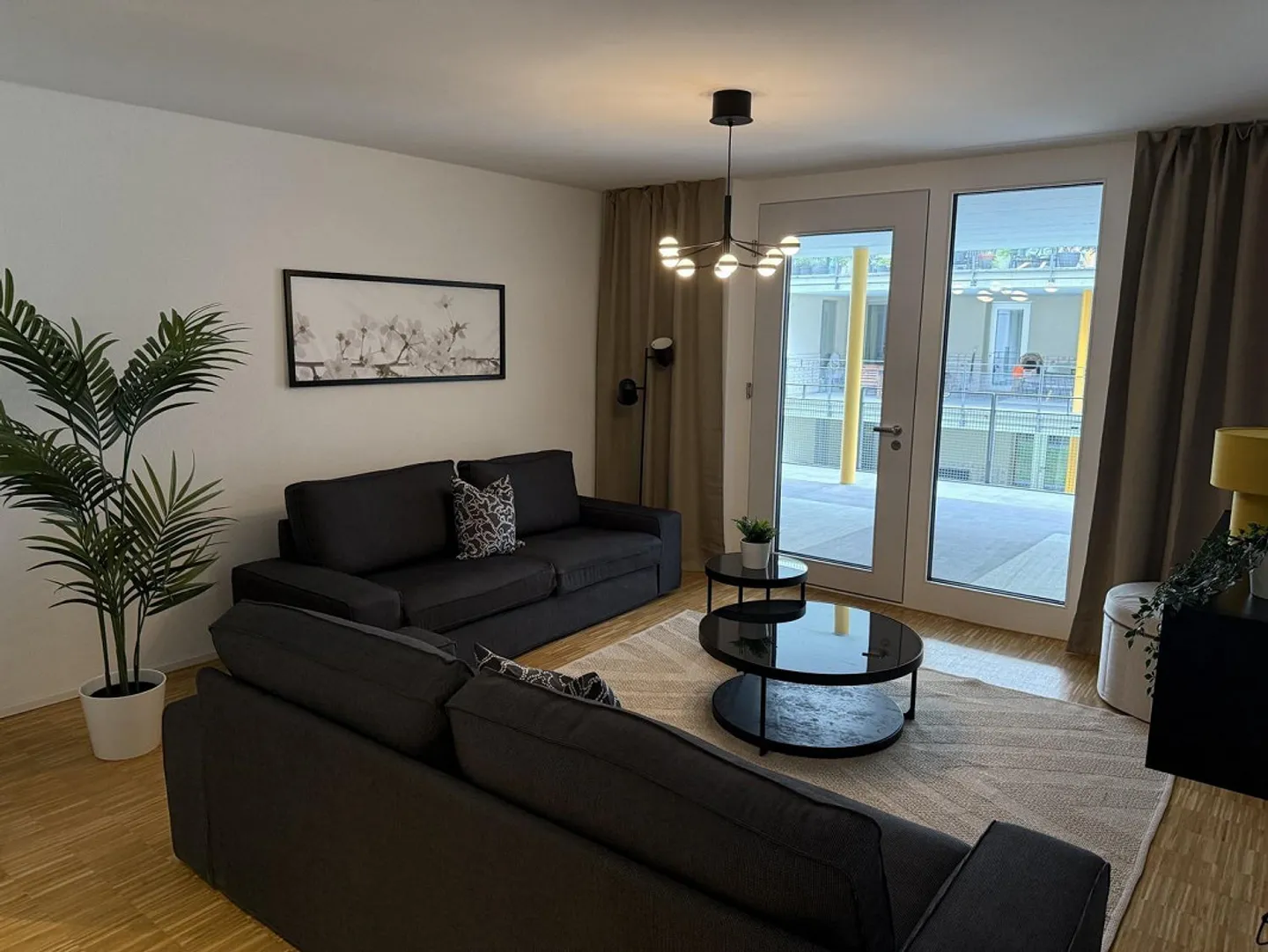 Grande chambre moderne en colocation dans le quartier d'Aescherbach à Aarau, en emplacement central pour étudiants et jeunes professionnels - Photo 6 sur 13