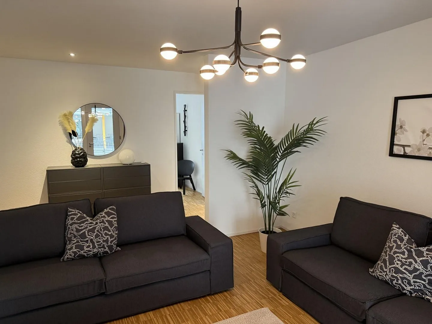Grande chambre moderne en colocation dans le quartier d'Aescherbach à Aarau, en emplacement central pour étudiants et jeunes professionnels - Photo 8 sur 13