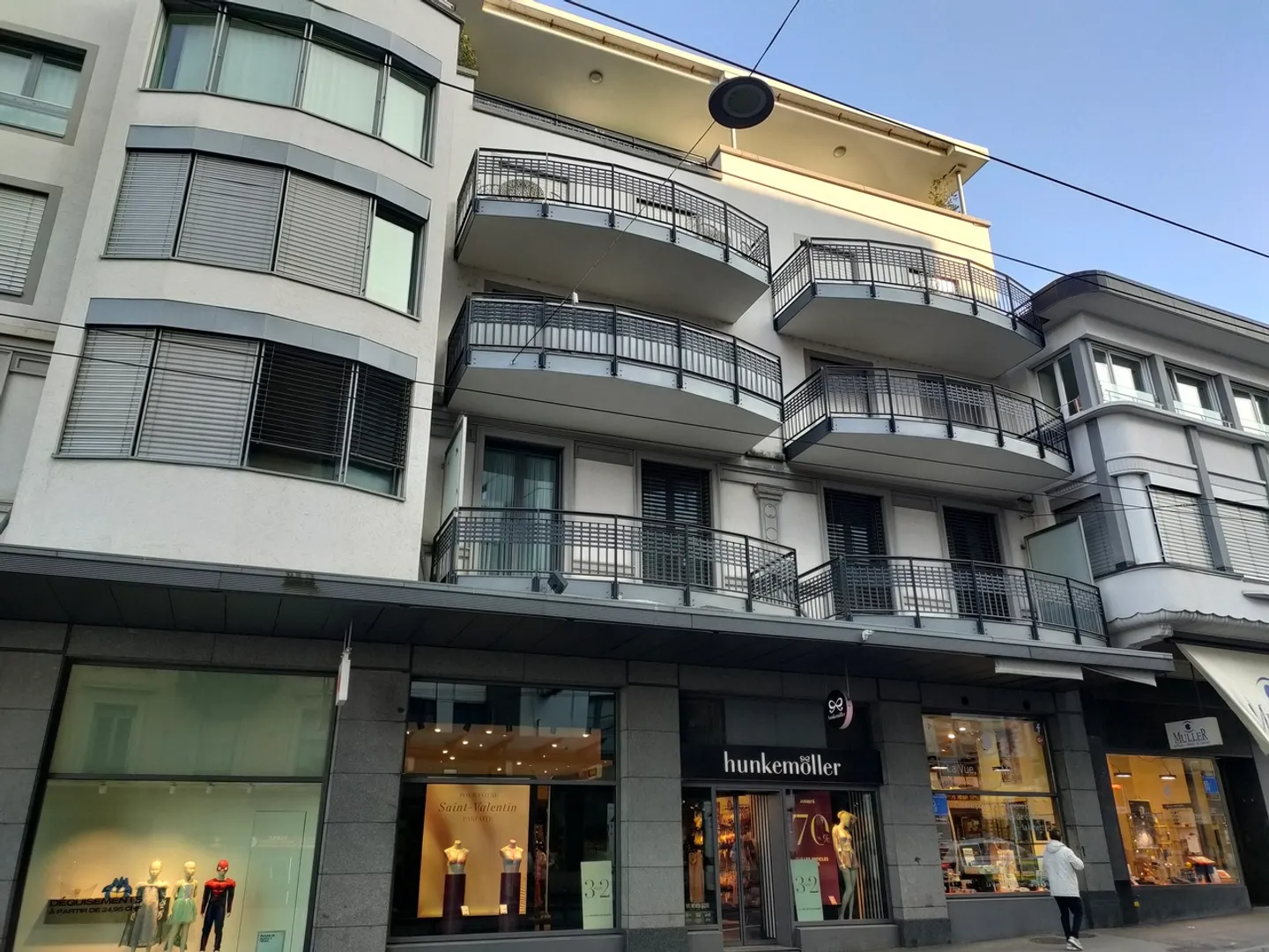 Im Stadtzentrum, geräumige, moderne Wohnung mit 2 Balkonen - Foto 2 von 16