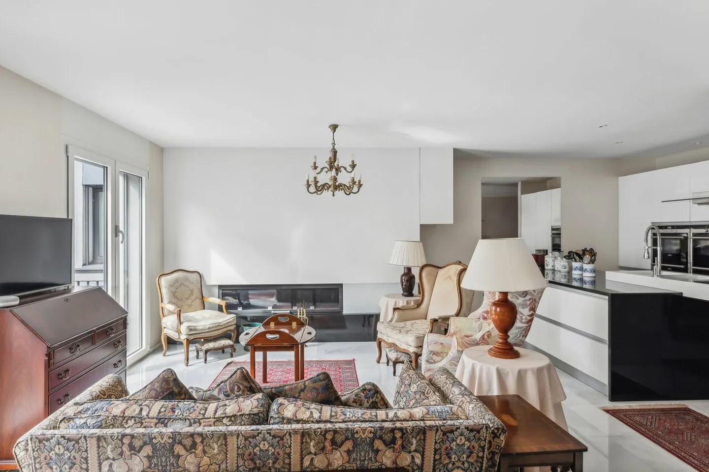 Im Stadtzentrum, geräumige, moderne Wohnung mit 2 Balkonen - Foto 5 von 16