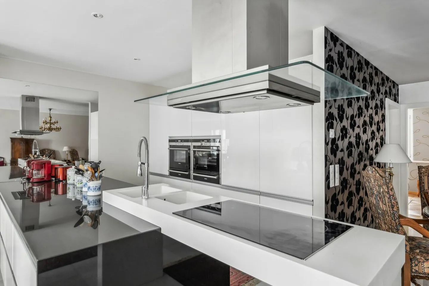 Im Stadtzentrum, geräumige, moderne Wohnung mit 2 Balkonen - Foto 10 von 16
