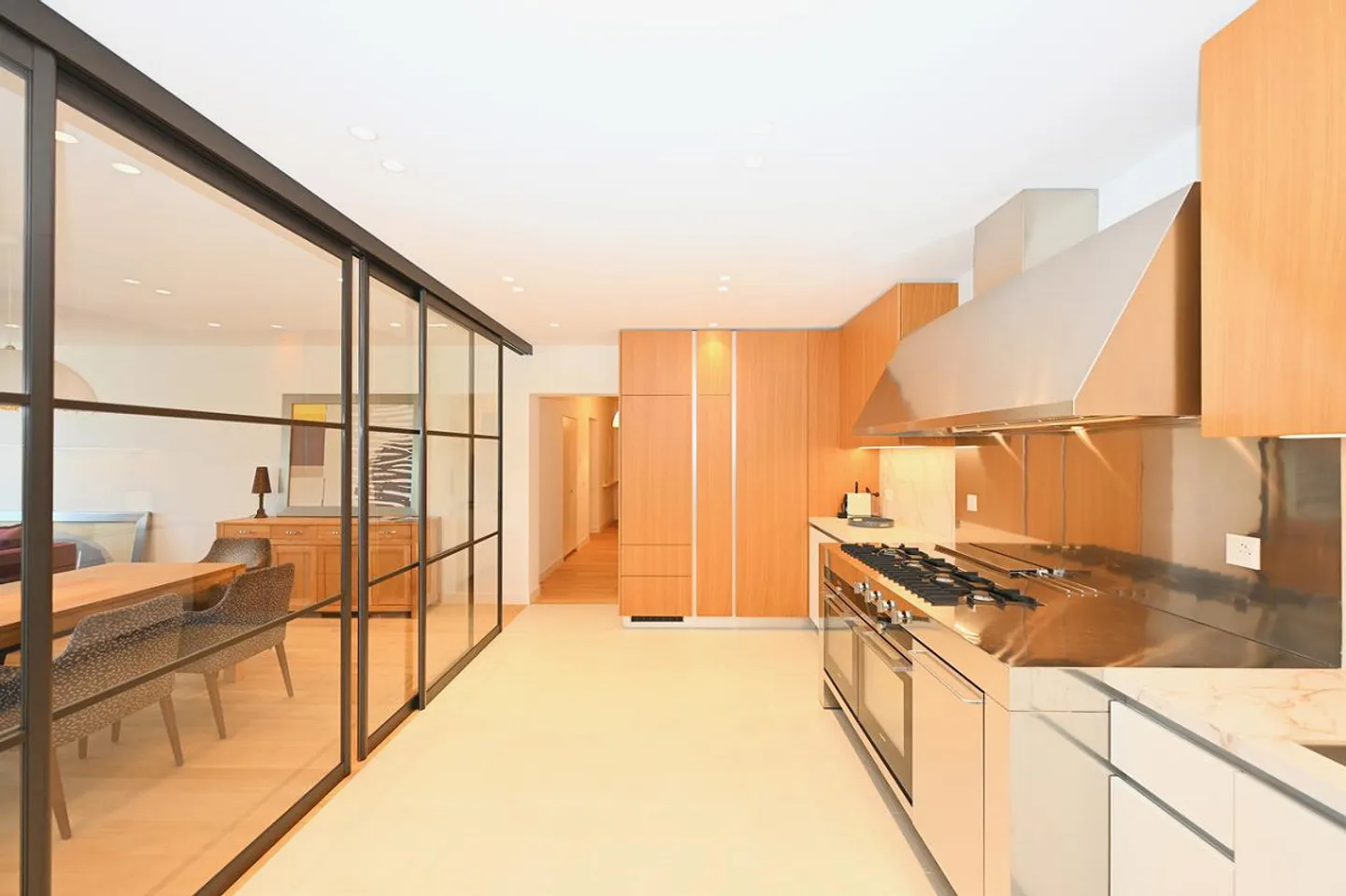 Appartement Meublé Élégant avec Vue Panoramique à Porza - Photo 7 sur 16