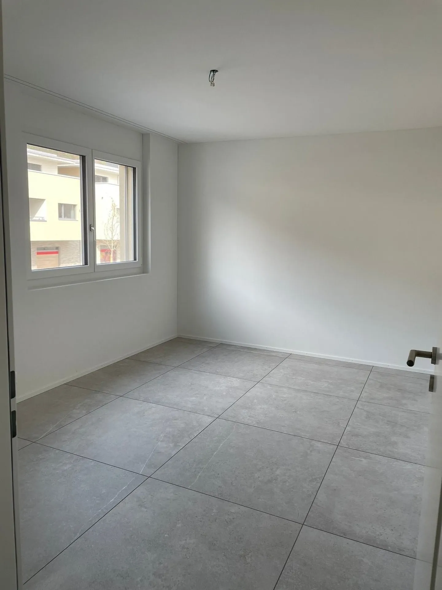 Modern 3.5-room apartment with balcony in a quiet location in Zwingen - Photo 7 of 15