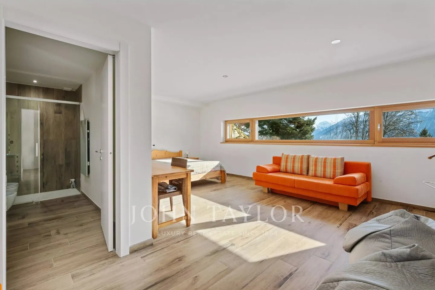 Magnifico chalet contemporaneo con vista sulle Alpi, terreno con piscina, ascensore - Foto 11 di 13