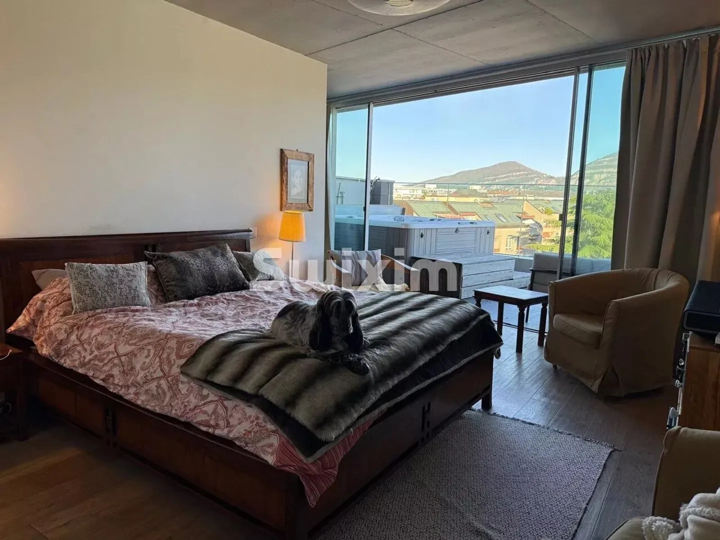 Loft spectaculaire suspendu au-dessus de la ville - Photo 3 sur 9