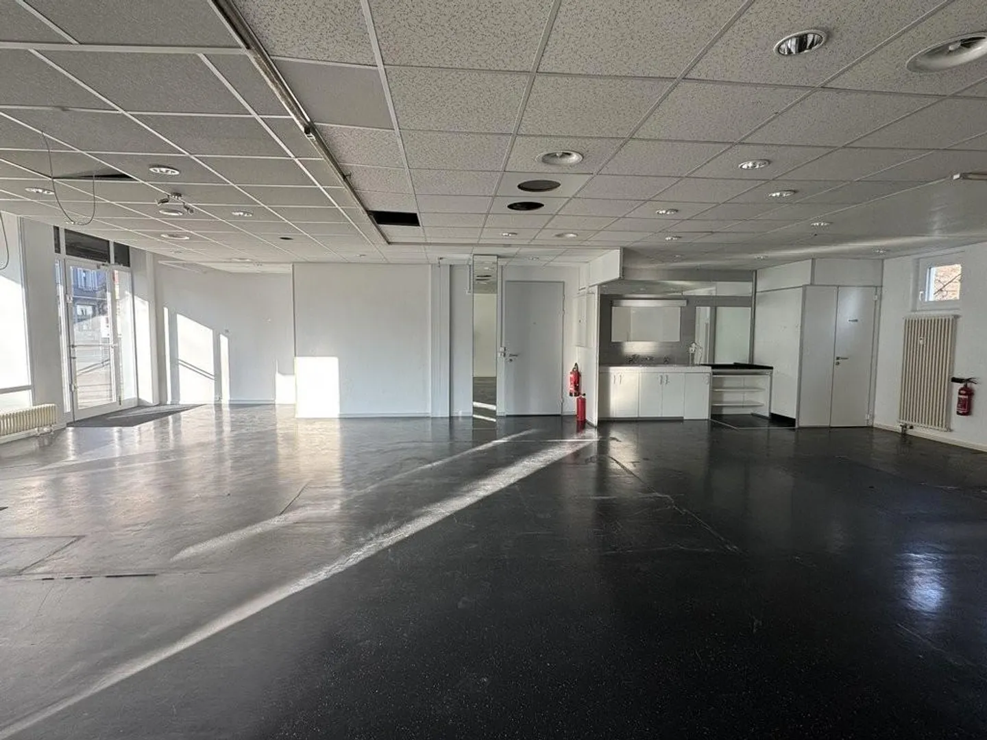 Your new business location in the best area of Wabern! - Photo 2 of 10