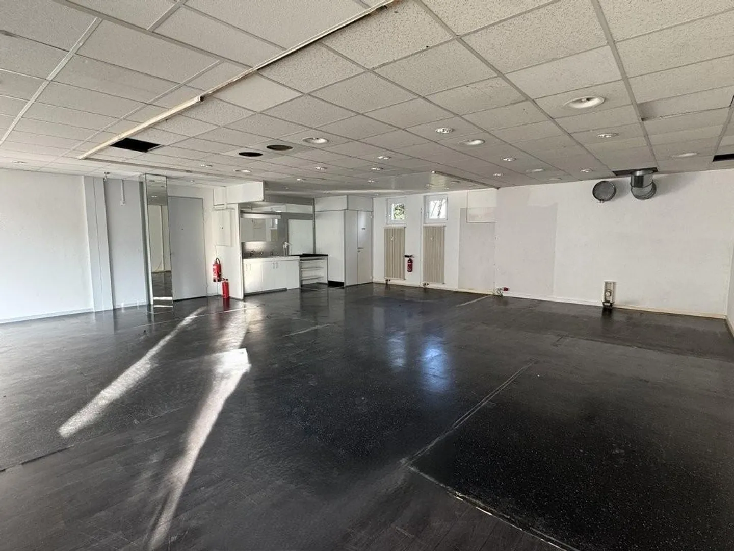 Your new business location in the best area of Wabern! - Photo 3 of 10