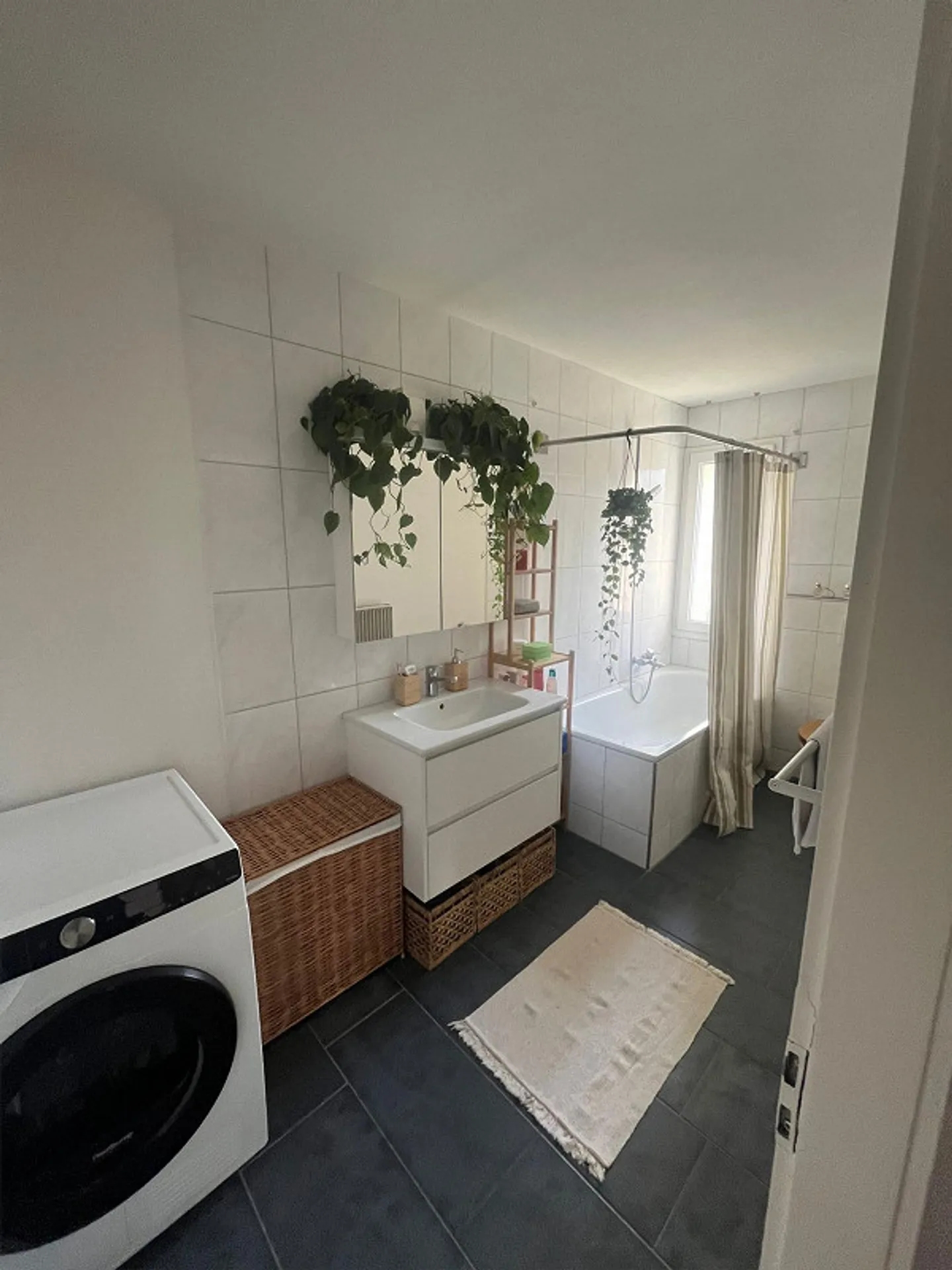 Appartement de 3 pièces au rez-de-chaussée avec jardin - très central à Biberist - Photo 2 sur 3