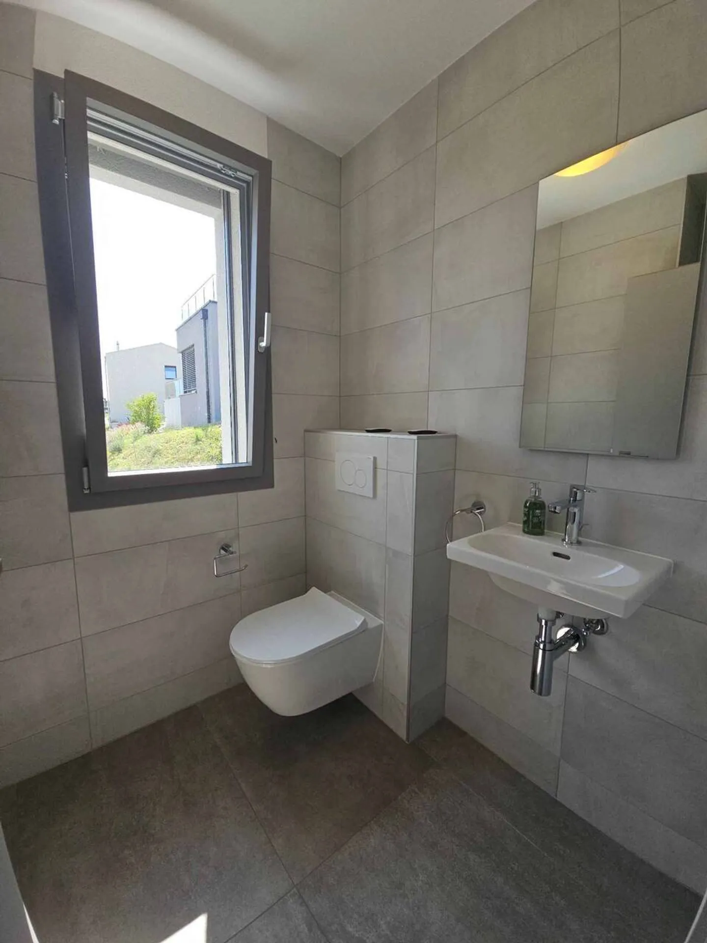 Magnifique villa contemporaine de 5,5 pièces - Photo 4 sur 9