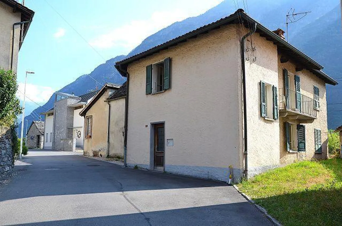 Casa plurifamiliare da rinnovare con possibilità di ampliamento - Foto 1 di 36