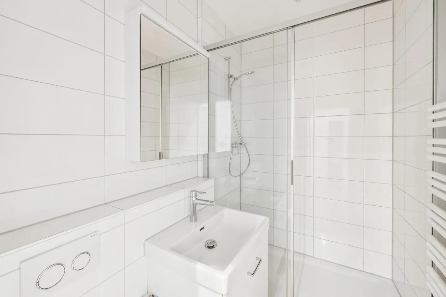 Beautiful Living in Kleinbasel - Photo 4 of 8