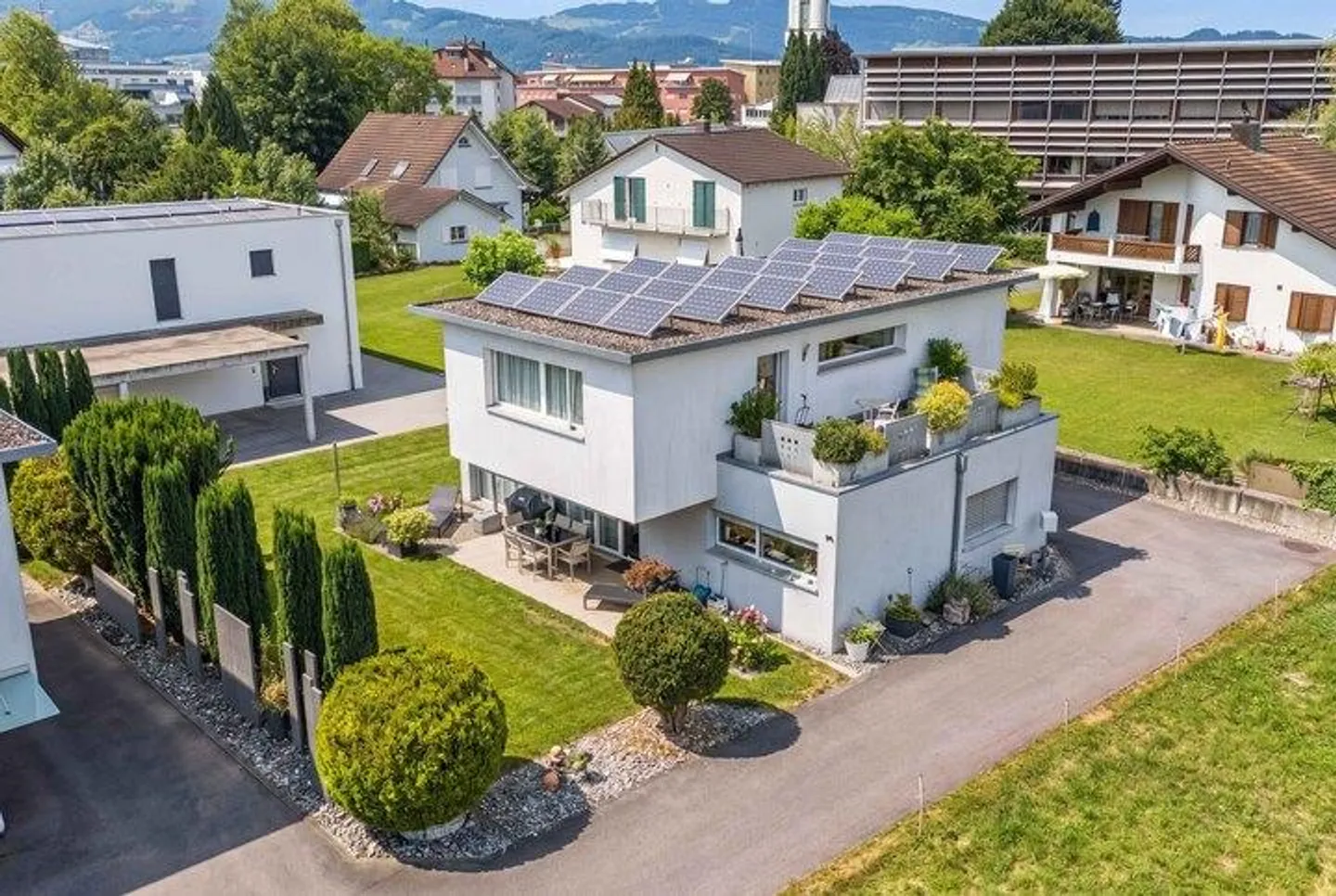 Charmantes Freistehendes Einfamilienhaus - Foto 1 von 8