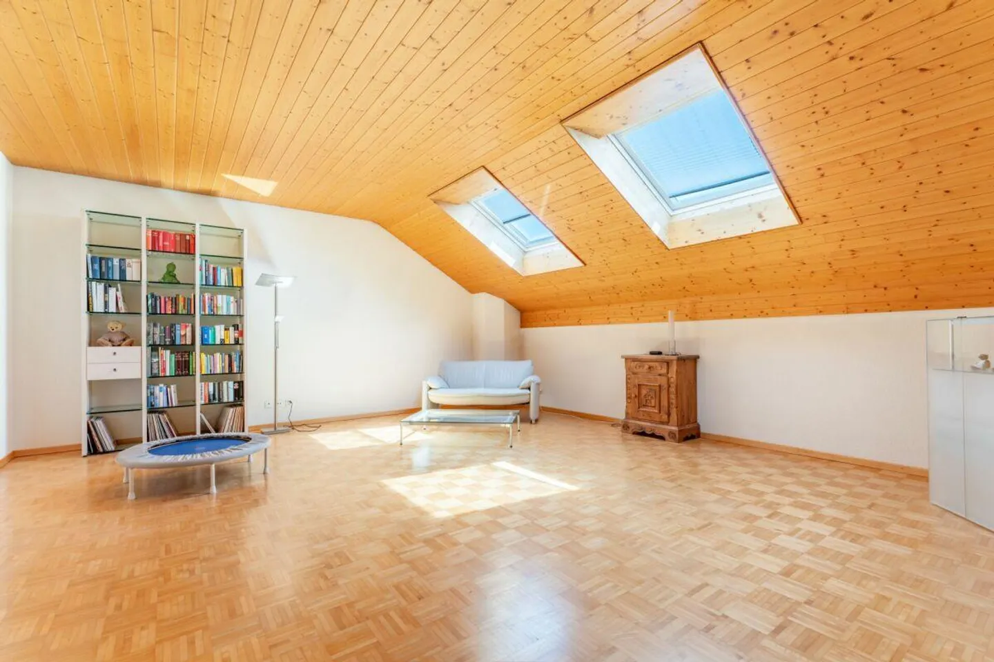 Es Huus em Huus: grossi 6.5-Zemmer-Maisonette-Wohnig - Foto 10 von 12
