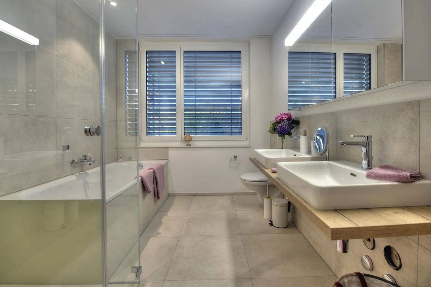 Evening Sun with Large Seating Area - Photo 2 of 6