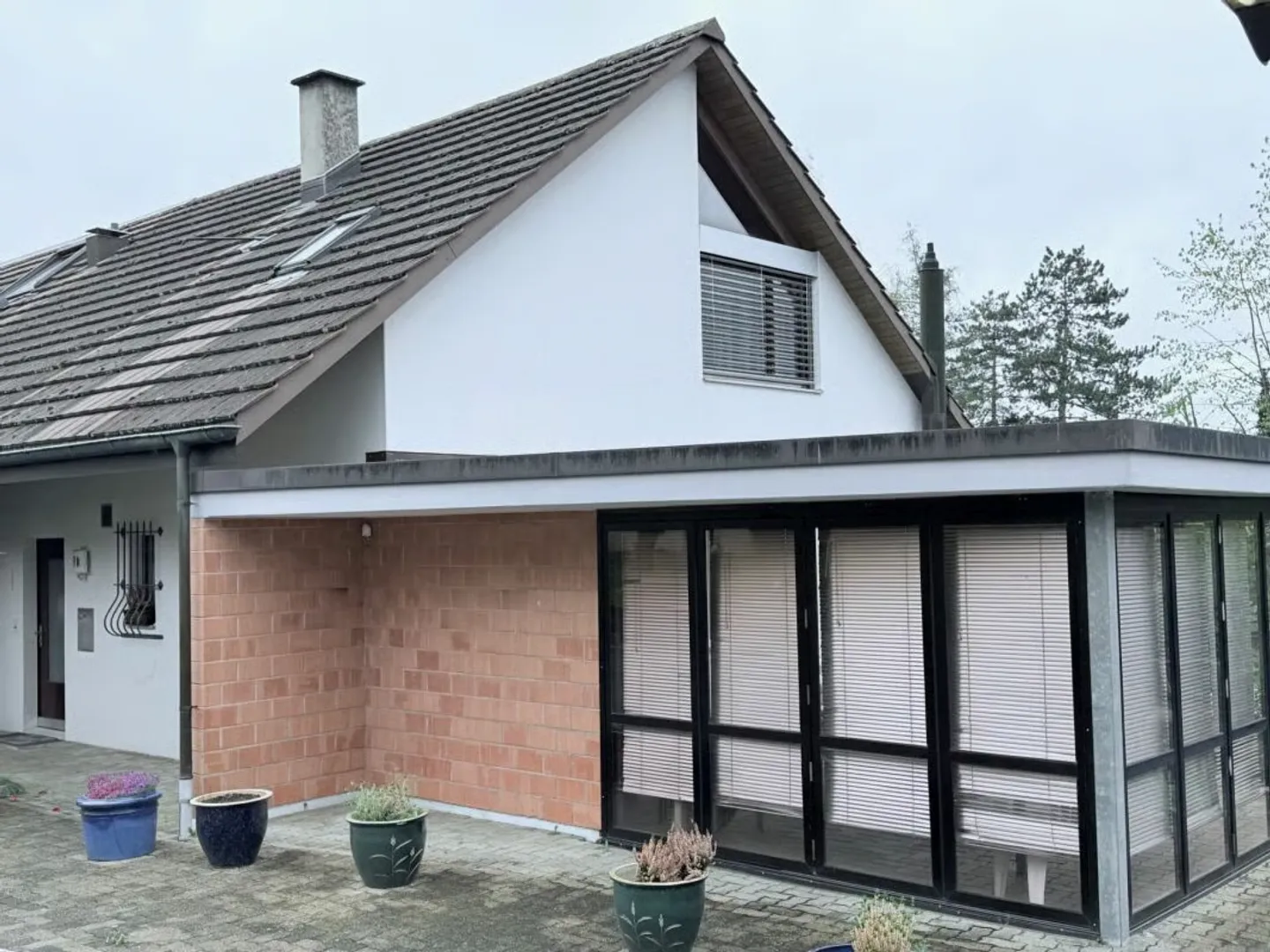 Gemütliches Doppel-Einfamilienhaus in der Zone W3 - Photo 1 sur 20
