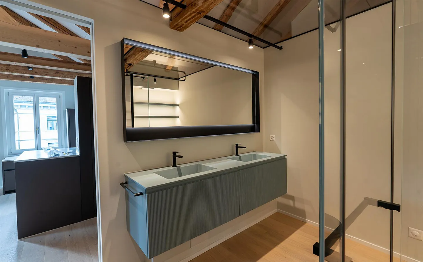 Modern 3 ½ Room Attic Apartment in Prime Location in Brunnen SZ - Photo 6 of 11