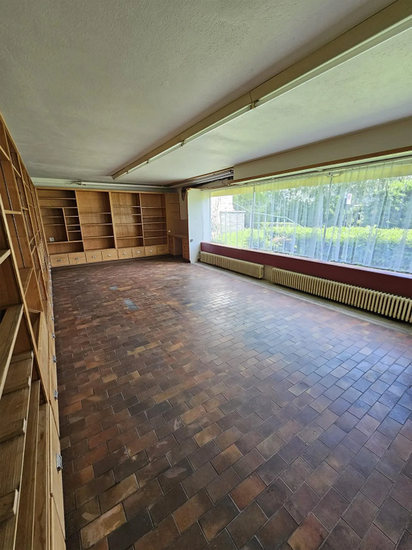large storage room, heated for rent - Photo 2 of 5