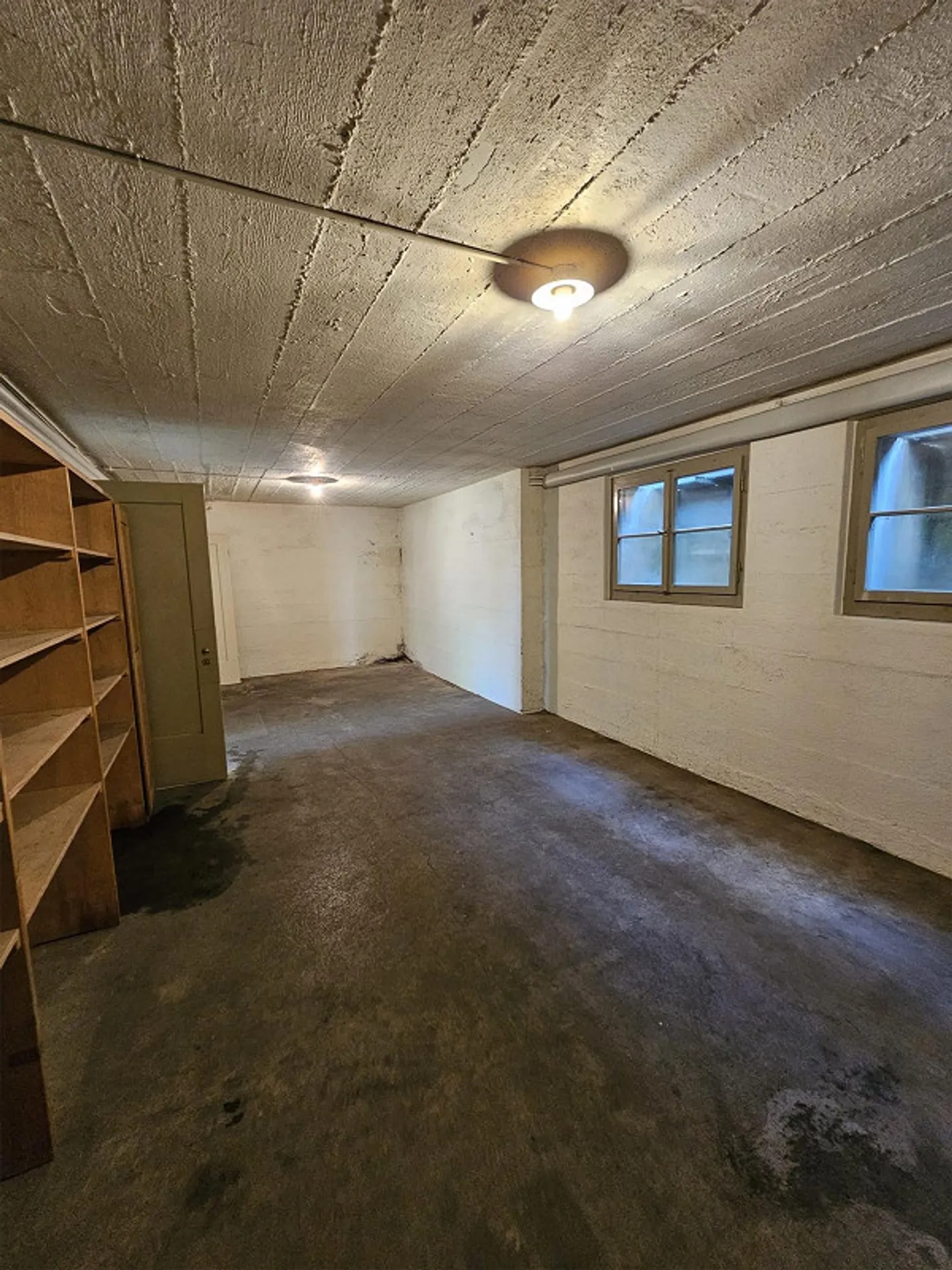 large storage room, heated for rent - Photo 3 of 5