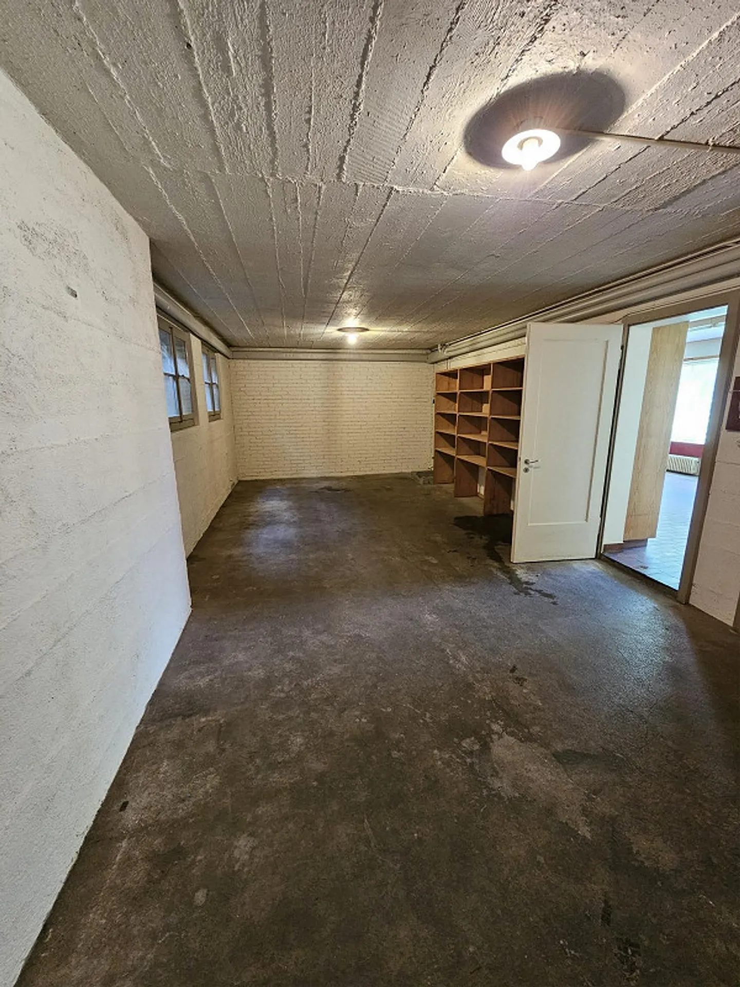large storage room, heated for rent - Photo 4 of 5