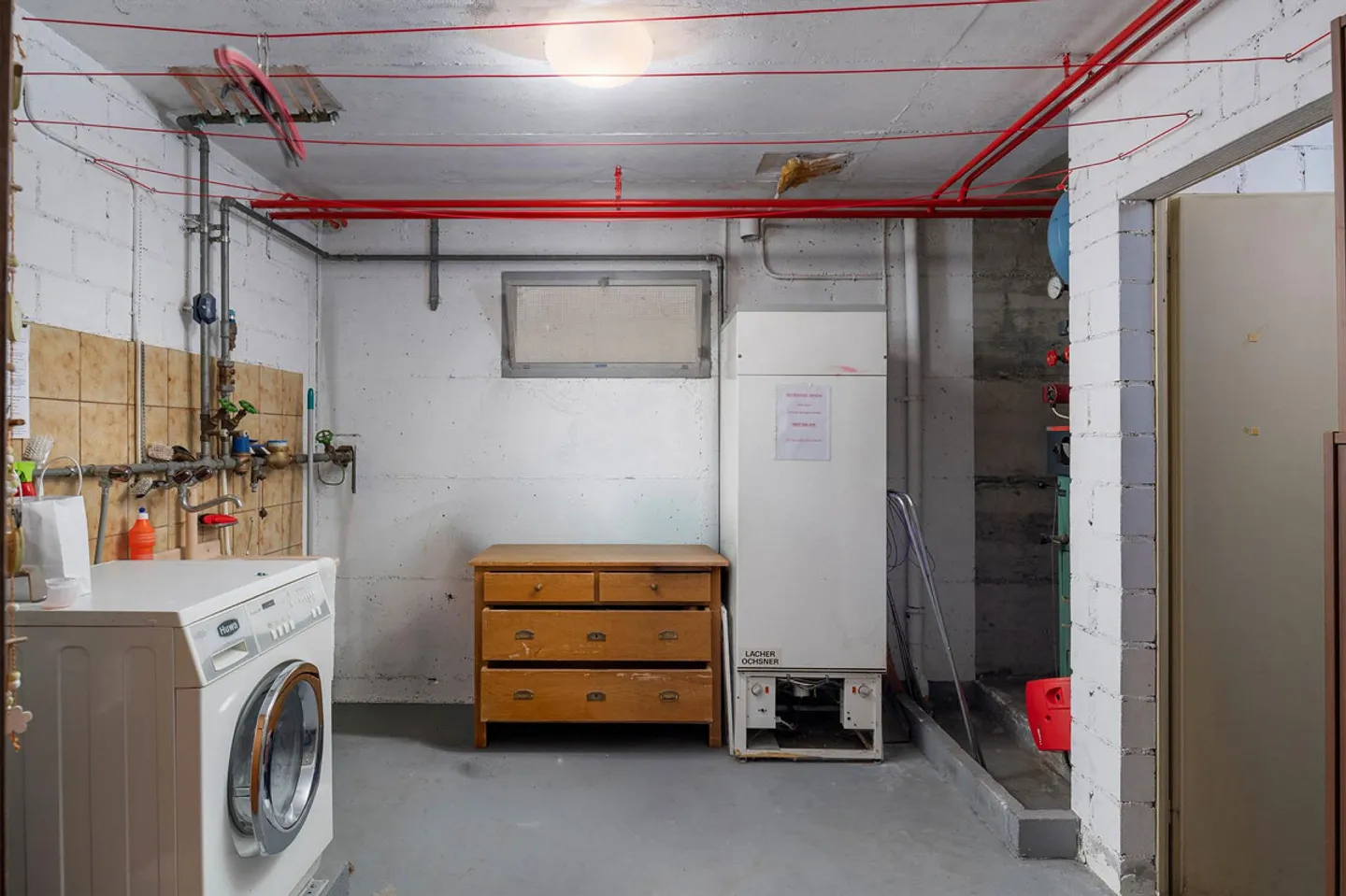 Casa unifamiliare adatta alle famiglie con tanto spazio e potenziale! - Foto 5 di 18