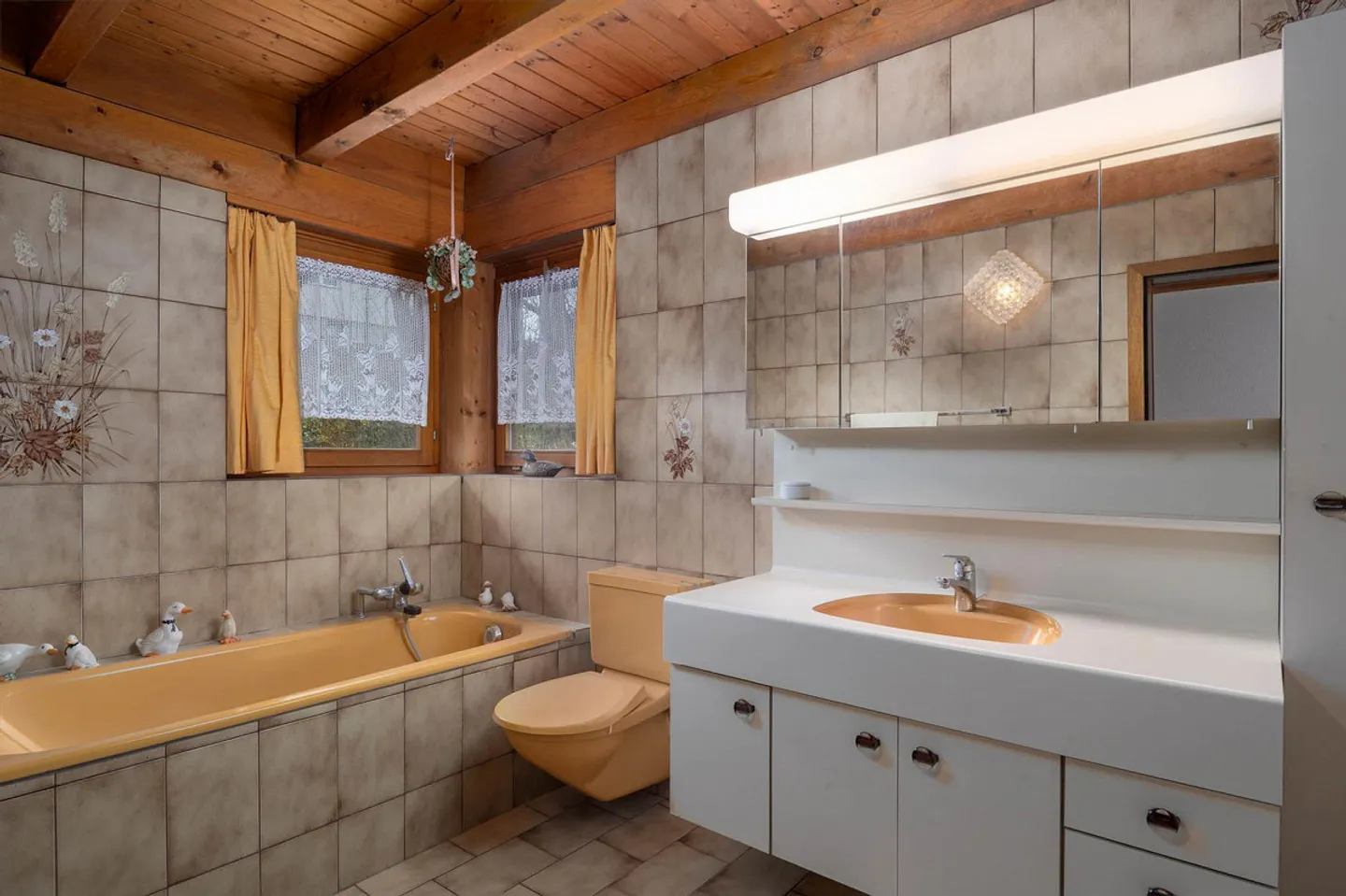 Casa unifamiliare adatta alle famiglie con tanto spazio e potenziale! - Foto 7 di 18