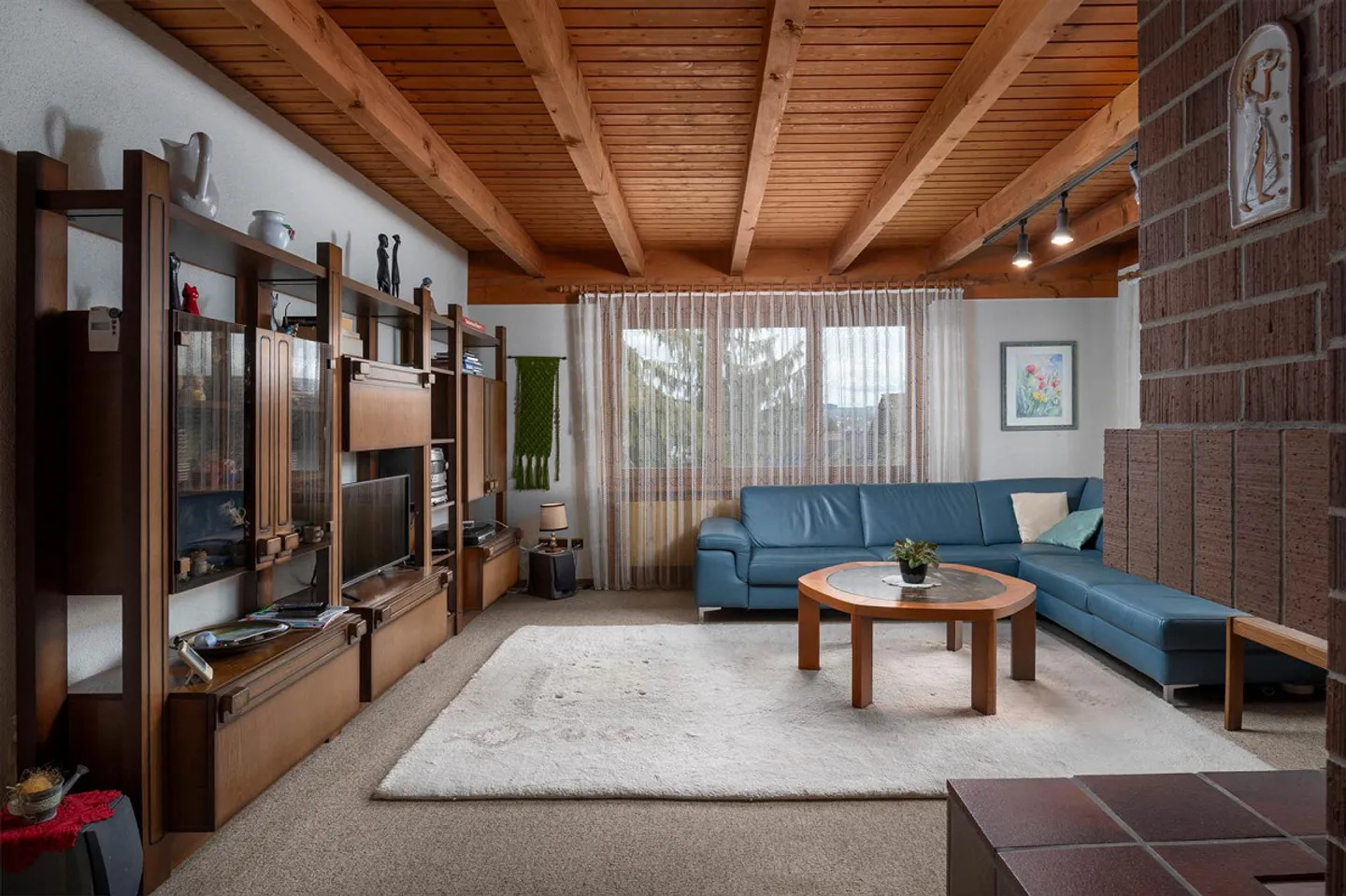 Casa unifamiliare adatta alle famiglie con tanto spazio e potenziale! - Foto 10 di 18