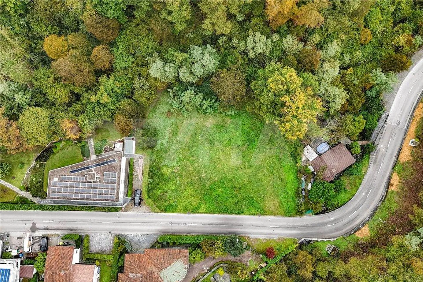 Baugrundstück mit Genehmigung - Foto 1 von 13