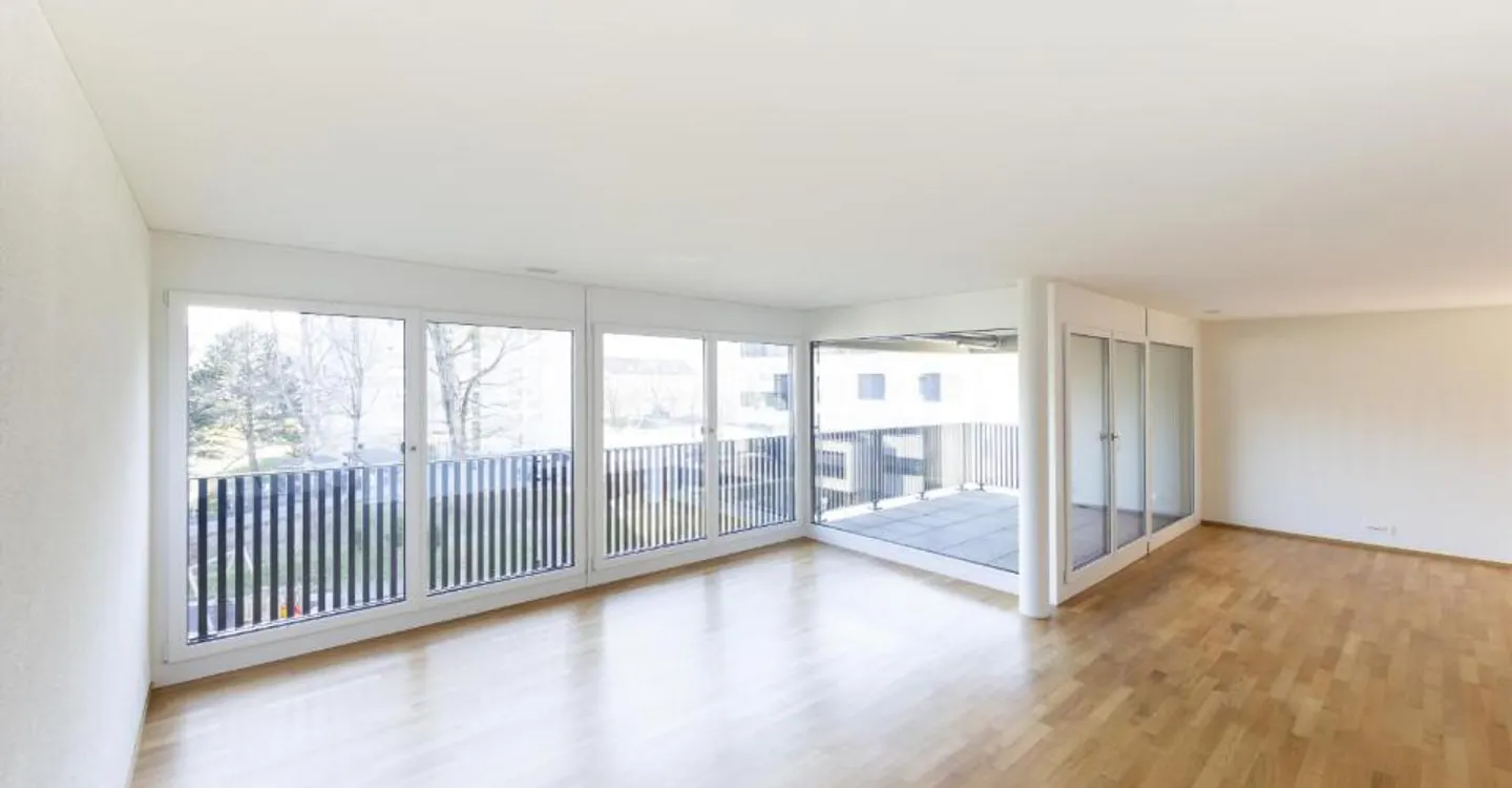 Modernes Apartment mit Balkon - Foto 2 von 6