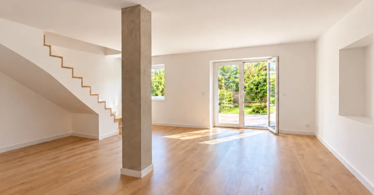 Maison mitoyenne rénovée - Photo 1 sur 12