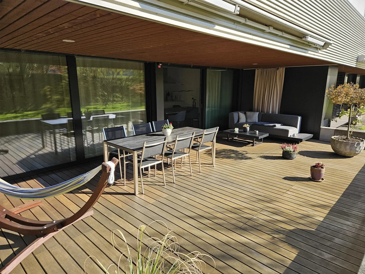 EXKLUSIVITÄT MIT EINZIGARTIGEM GARTENSITZPLATZ - Photo 1 sur 7