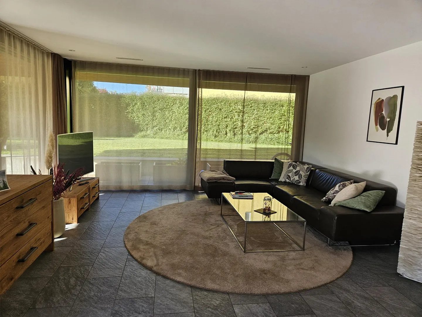 EXKLUSIVITÄT MIT EINZIGARTIGEM GARTENSITZPLATZ - Photo 2 sur 7