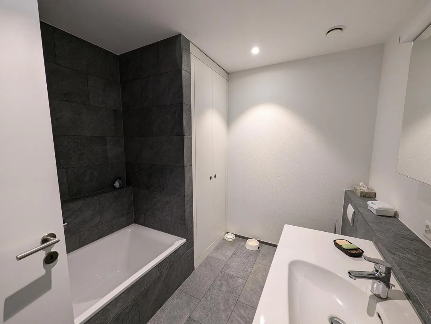 EXKLUSIVITÄT MIT EINZIGARTIGEM GARTENSITZPLATZ - Photo 5 sur 7