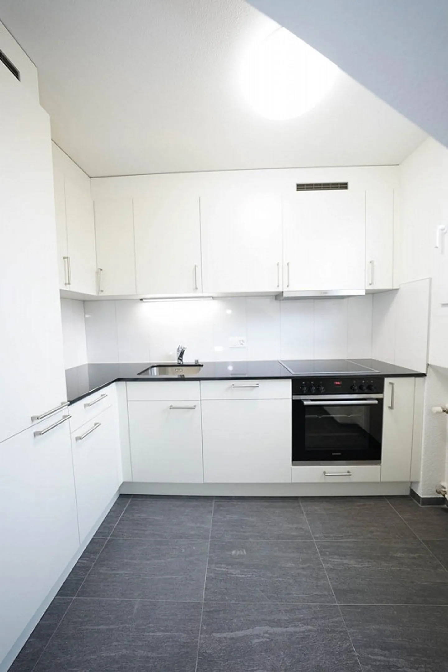 Appartement rénové de rêve - Photo 1 sur 7