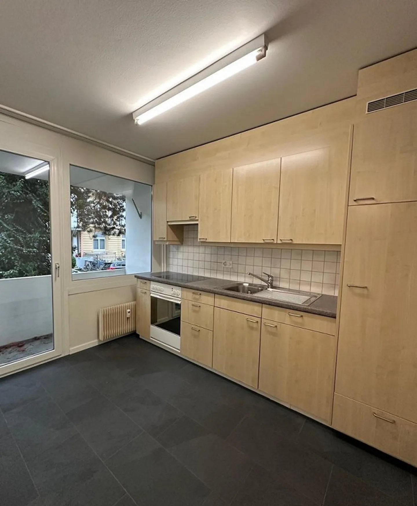 Bright and modern apartment near Schützenmattpark - Photo 4 of 8