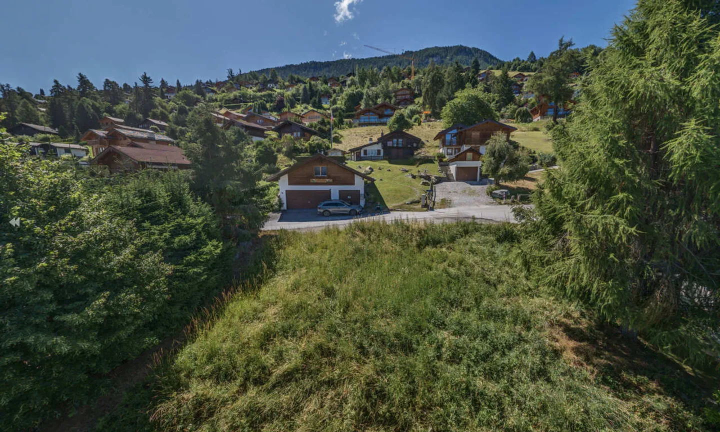 Baugrundstück von 1082m2 in Wohngebiet nahe dem Zentrum der Station - Foto 2 von 6
