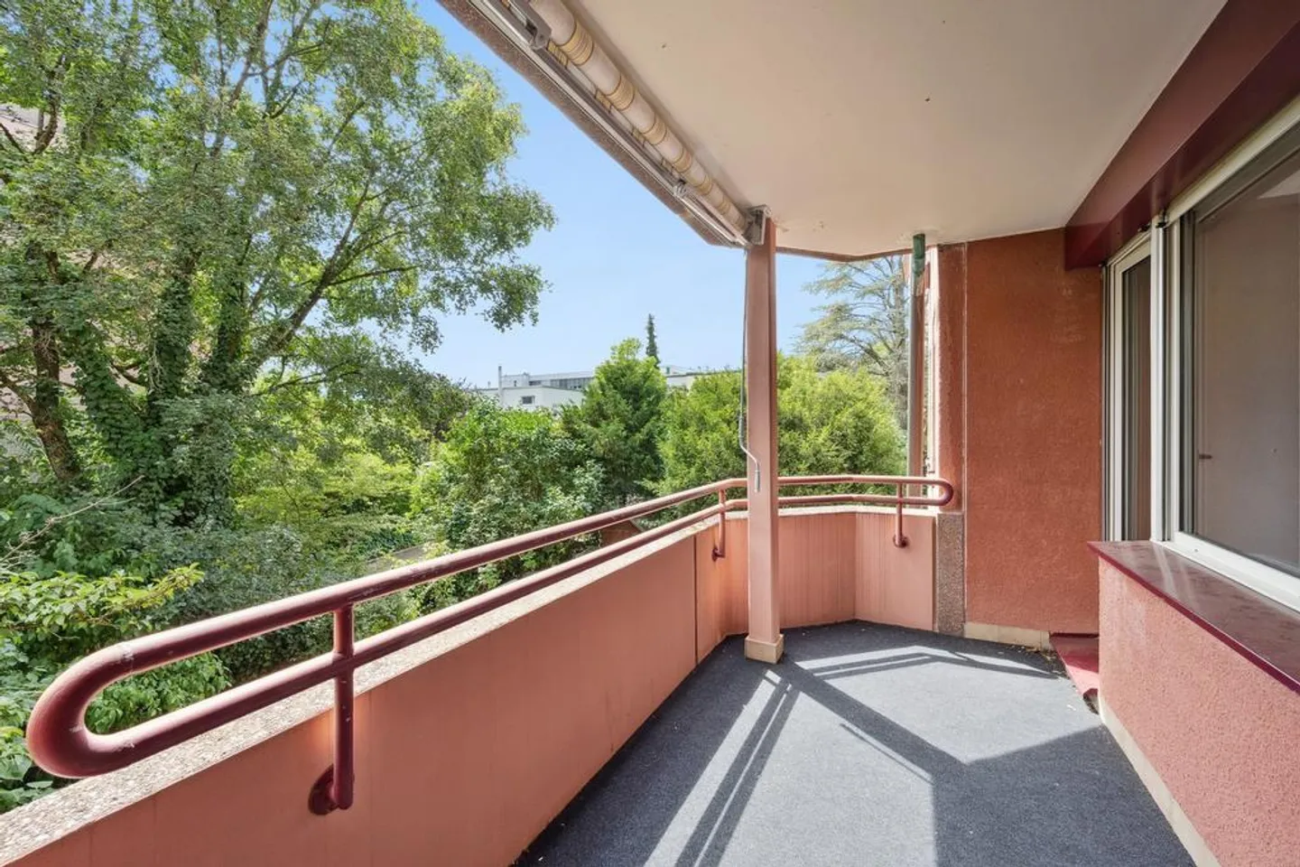 Ampio appartamento di 5,5 locali in una posizione tranquilla a Reinach - Foto 6 di 10