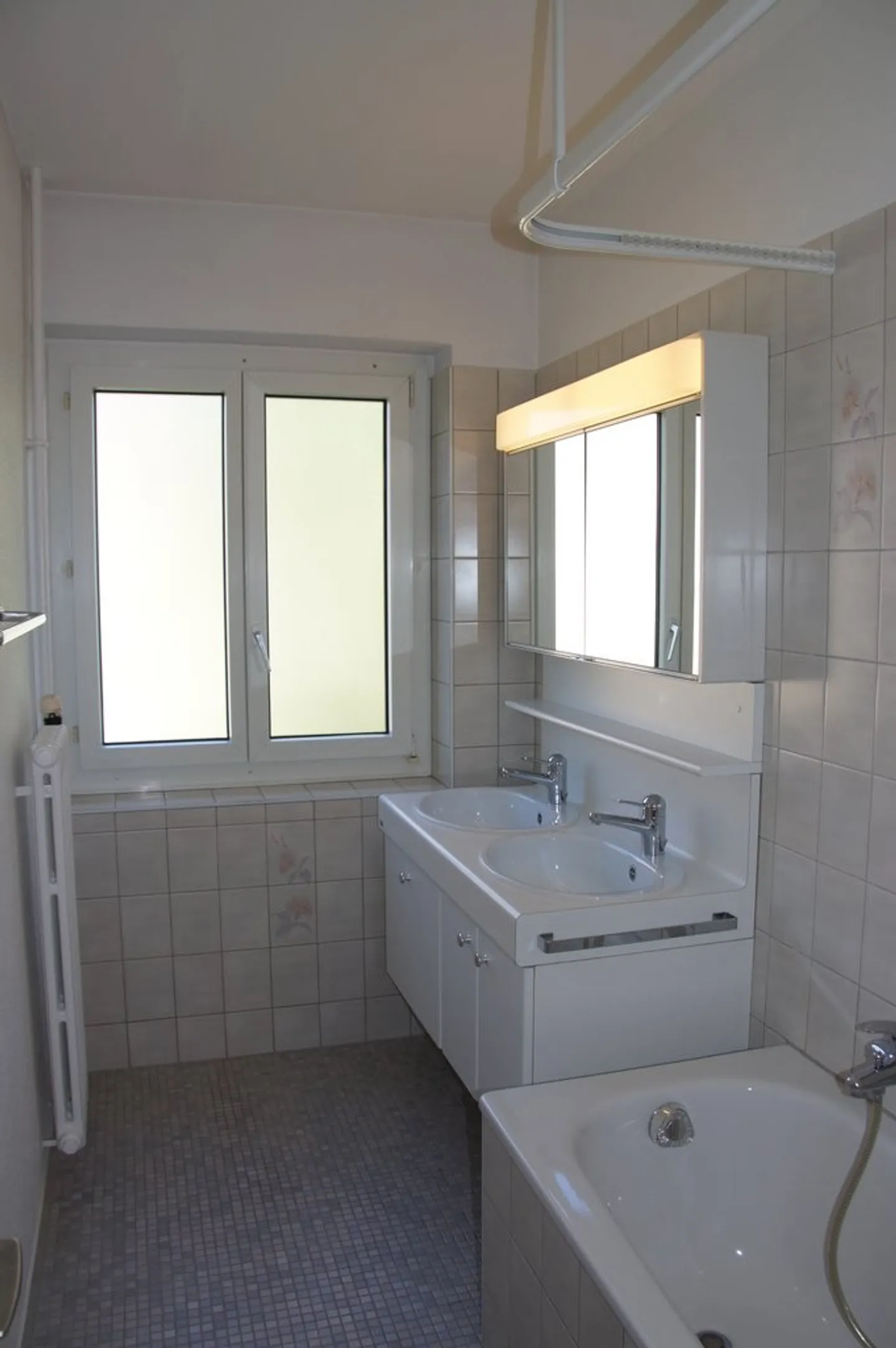 Appartamento Incantevole in Zona Tranquilla - Foto 3 di 10