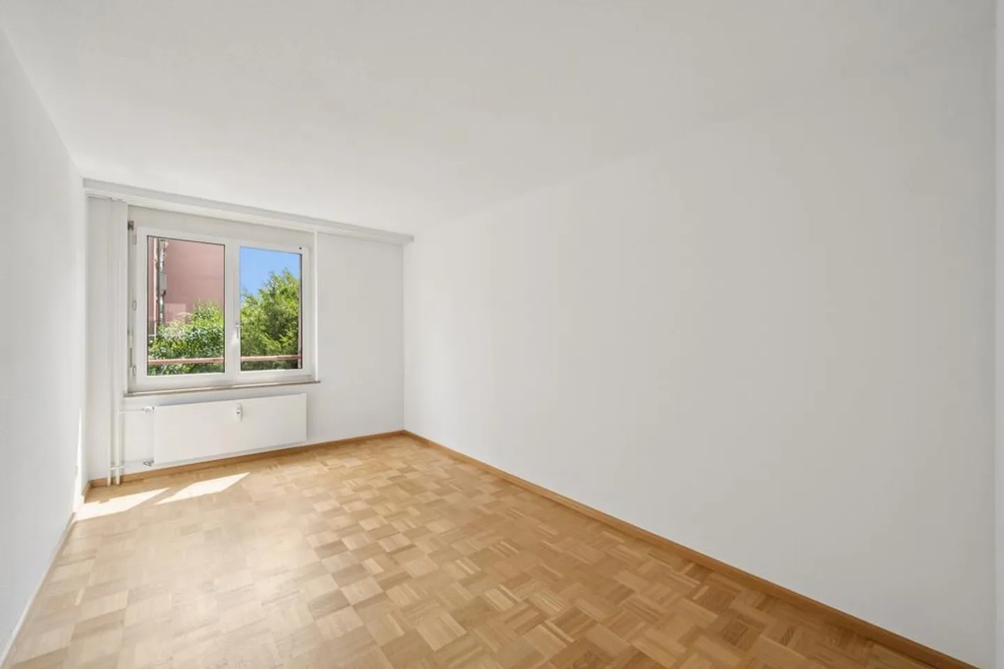 Ampio appartamento di 5,5 locali in una posizione tranquilla a Reinach - Foto 7 di 10