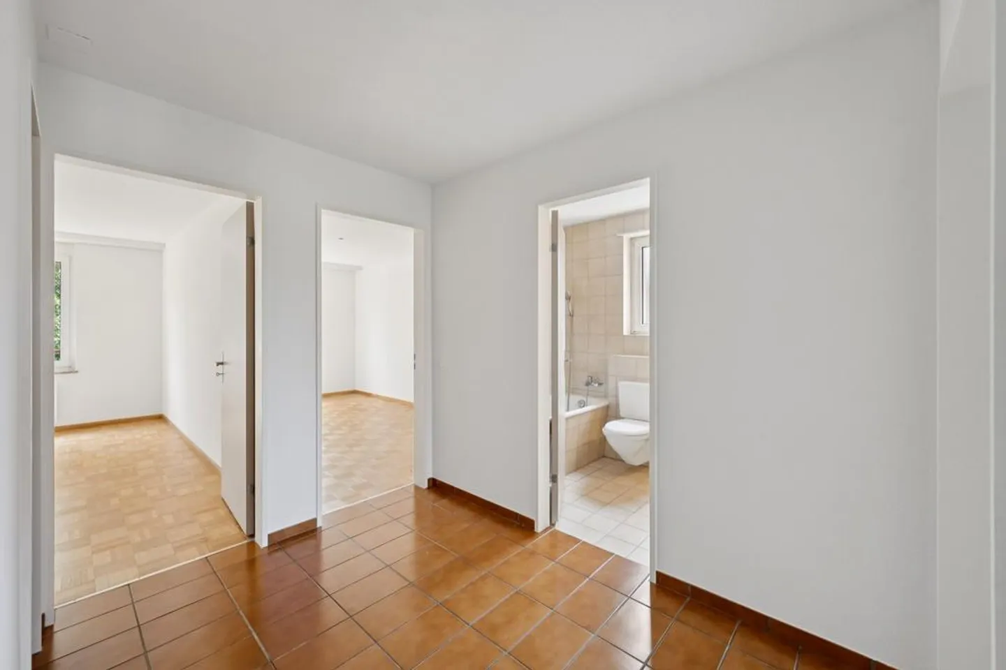 Ampio appartamento di 5,5 locali in una posizione tranquilla a Reinach - Foto 10 di 10