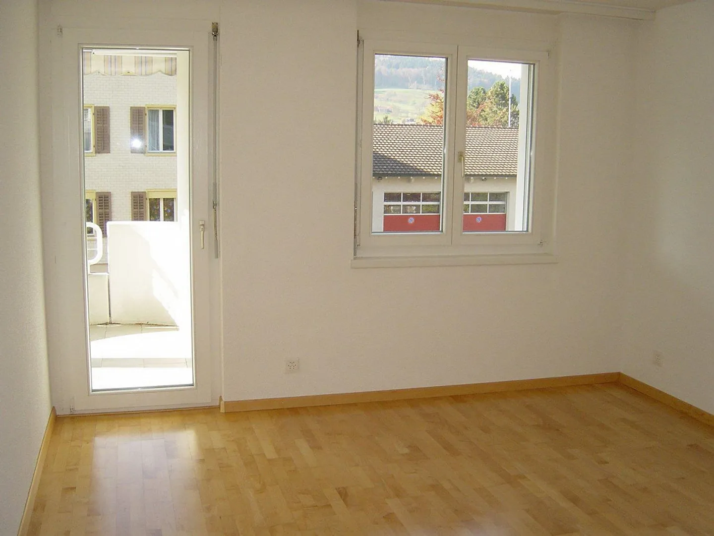 Sunny 2.5-Room Ground Floor Apartment - Photo 7 of 12