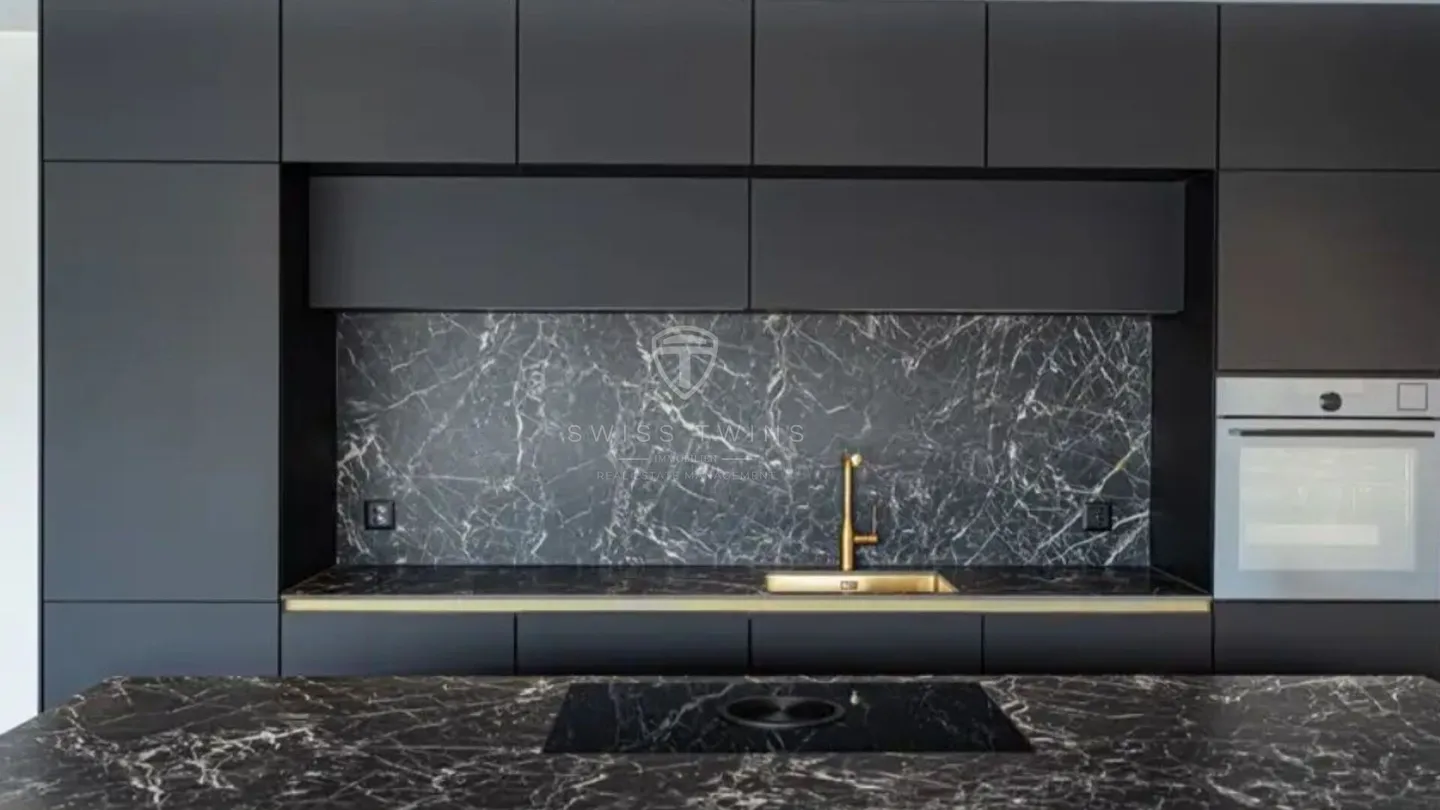 Luxurious 3.5-room terrace apartment with 132m² private terrace and stunning views of Pilatus & Rigi - Photo 2 of 12